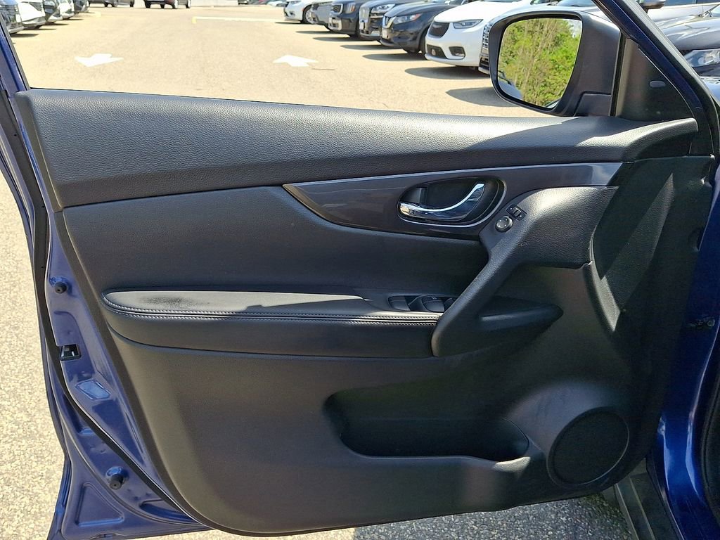 Used 2019 Nissan Rogue SV AWD/4WD image 14