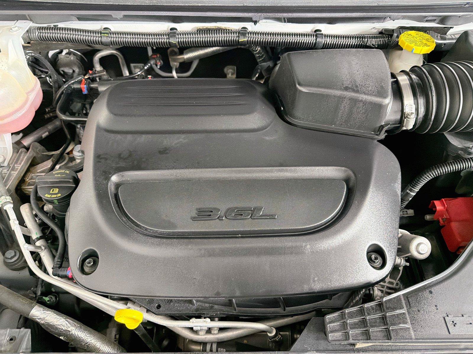 Used 2025 Chrysler Pacifica Limited FWD image 33