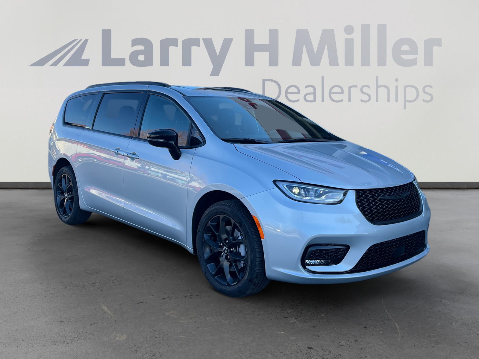 New 2026 Chrysler Pacifica Limited w/ S Appearance Package image 7
