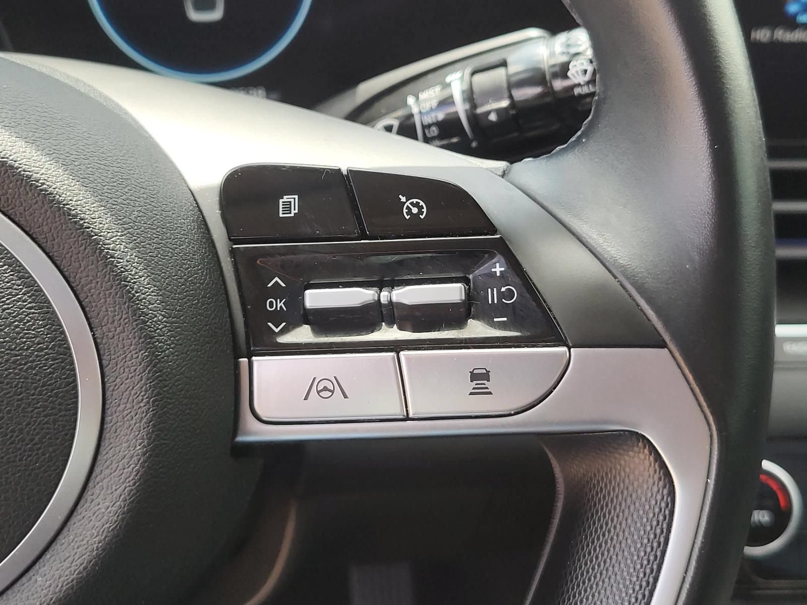 Used 2022 Hyundai Elantra Limited FWD image 26