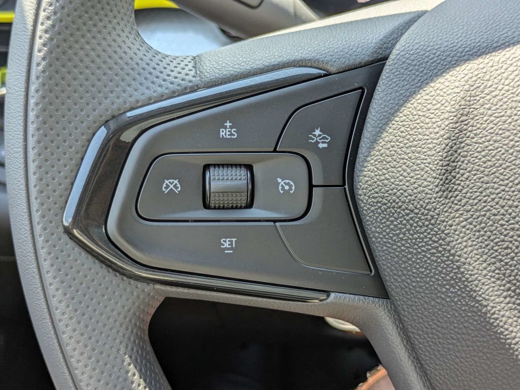 New 2026 Chevrolet Trax LT FWD image 24