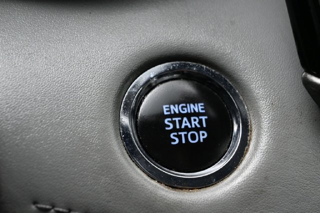 Used 2022 Toyota Highlander XLE FWD image 22