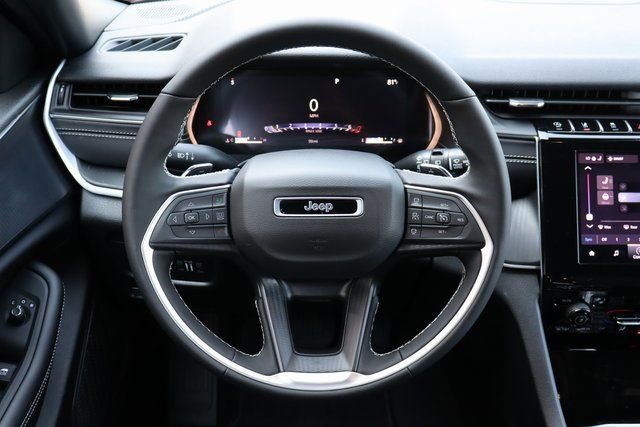 New 2025 Jeep Grand Cherokee Altitude w/ Trailer Tow Package image 15