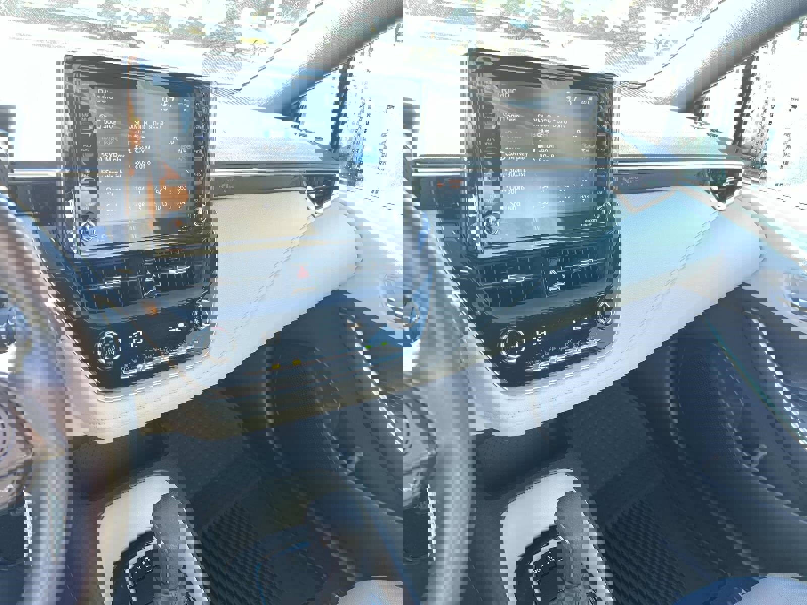 Used 2022 Toyota Corolla SE image 29