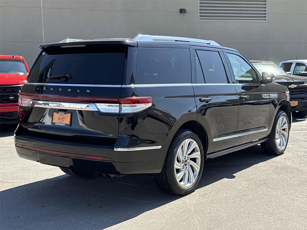 Used 2024 Lincoln Navigator Premiere image 3