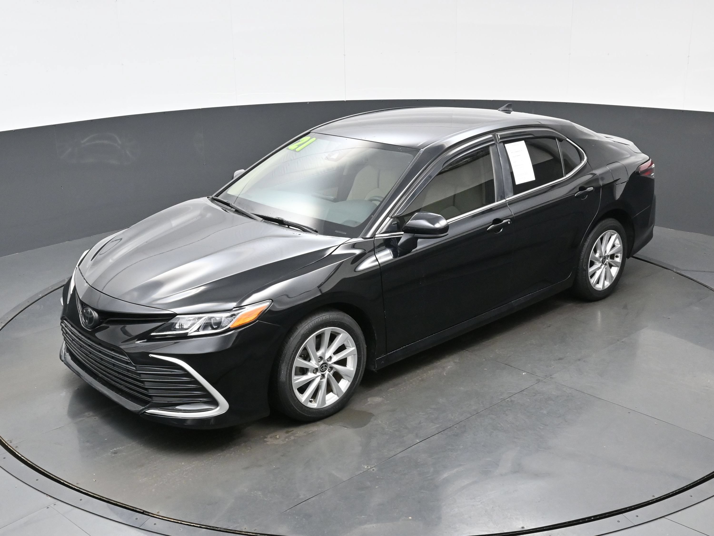 Used 2021 Toyota Camry LE FWD image 31