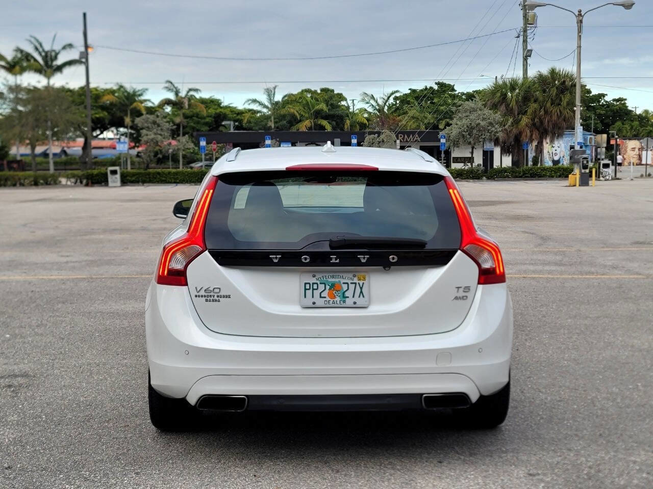Used 2015 Volvo V60 T5 Platinum image 6