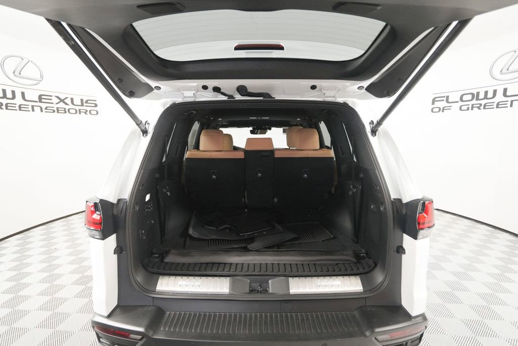 Used 2024 Lexus LX 600 4WD w/ Luxury Package image 22