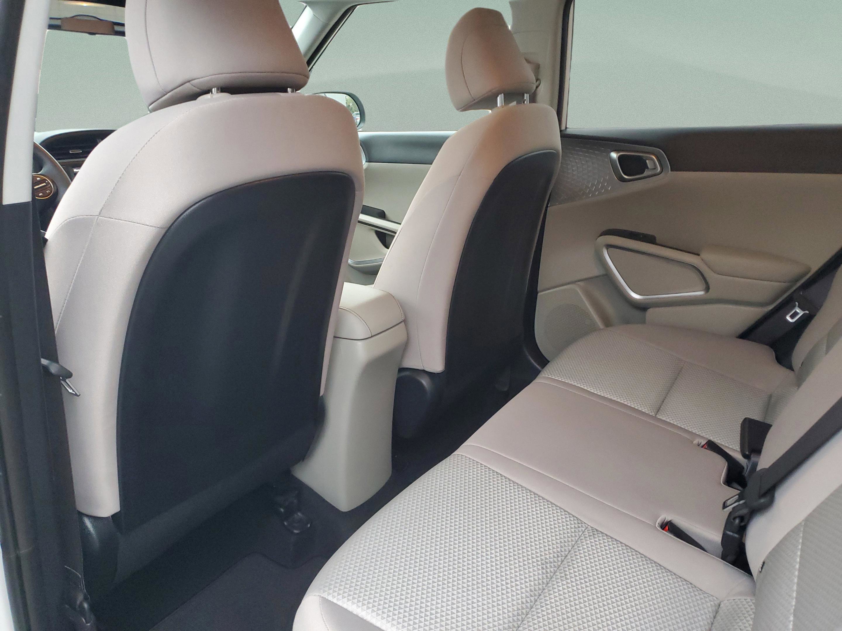 Certified 2025 Kia Soul LX image 9