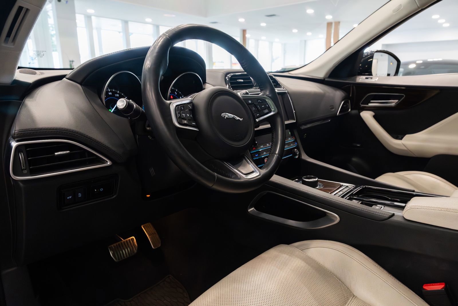Used 2019 Jaguar F-PACE Prestige AWD/4WD image 8