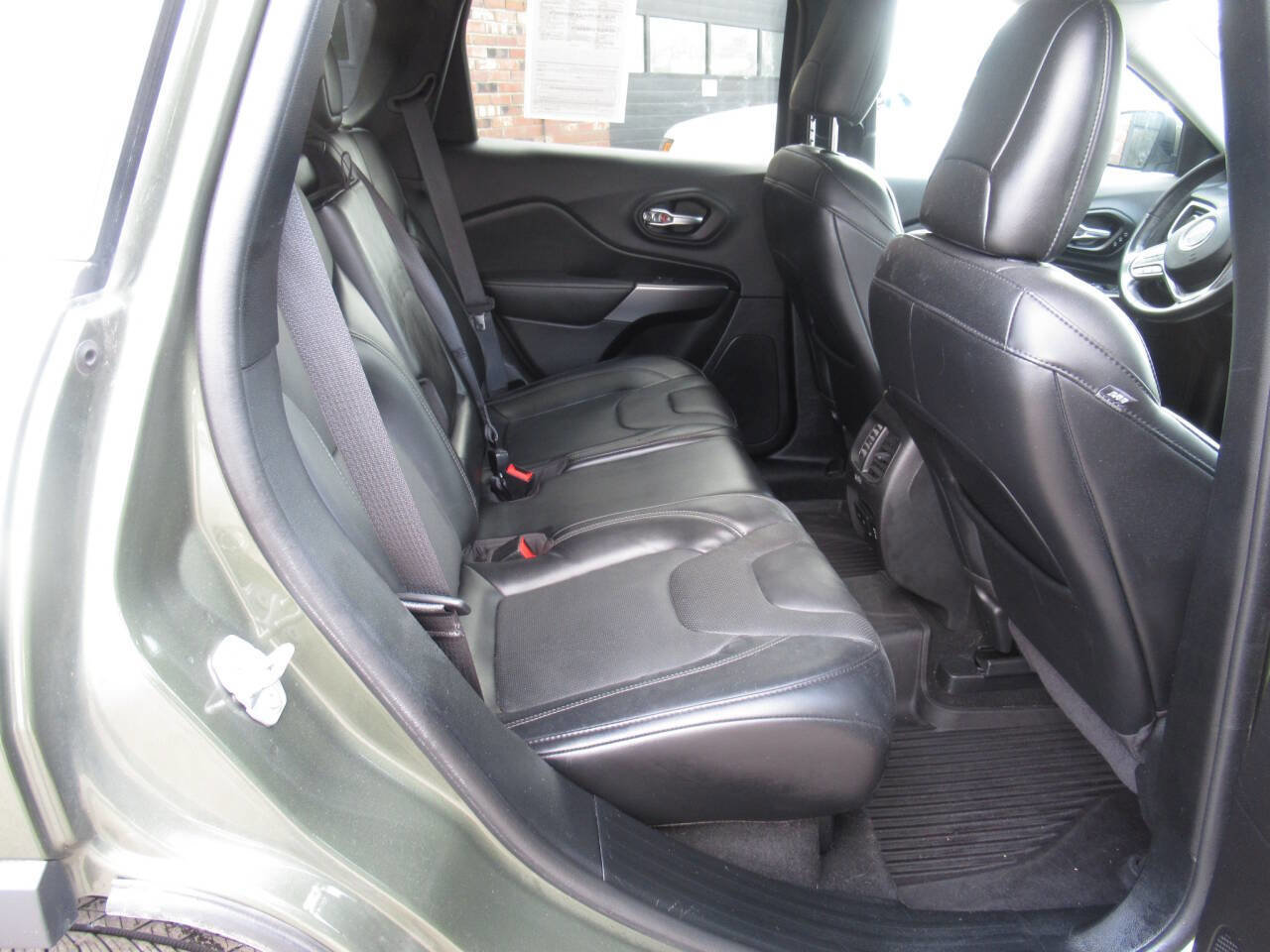 Used 2020 Jeep Cherokee Limited w/ Mopar Interior Package image 7