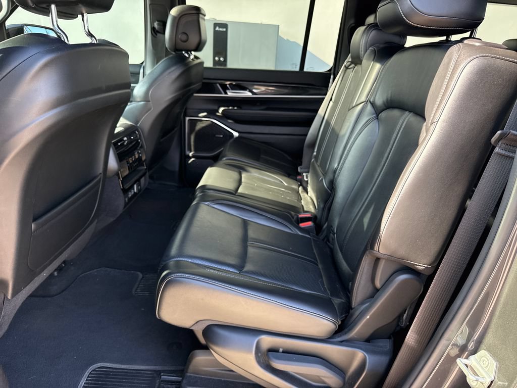 Used 2023 Jeep Wagoneer 4WD w/ Premium Group I image 25