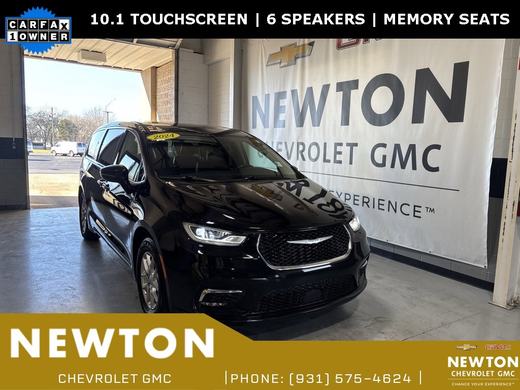 Used 2024 Chrysler Pacifica Touring-L image 1