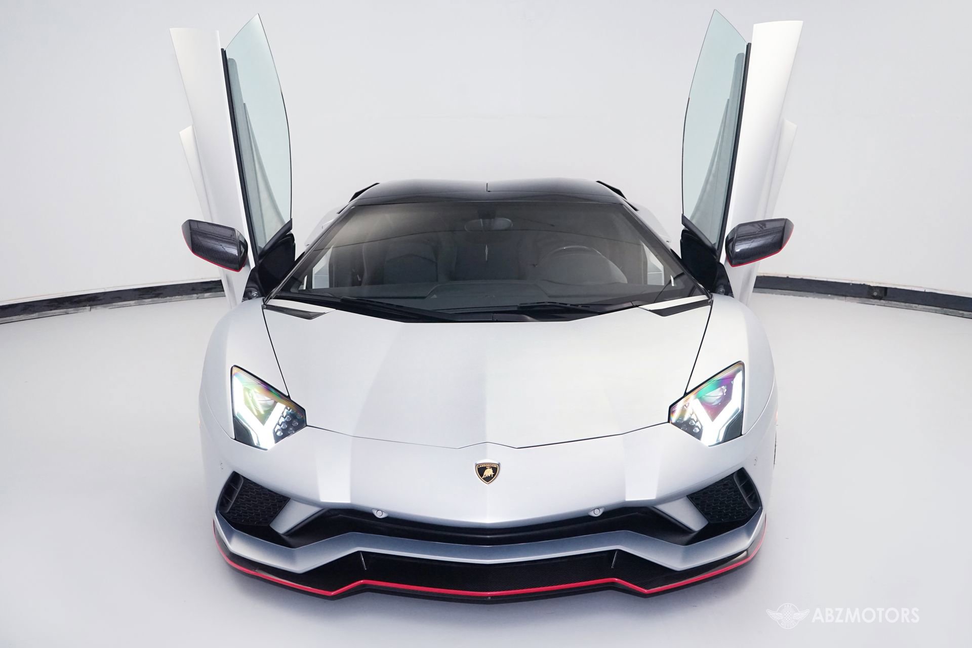 Used 2018 Lamborghini Aventador S image 3