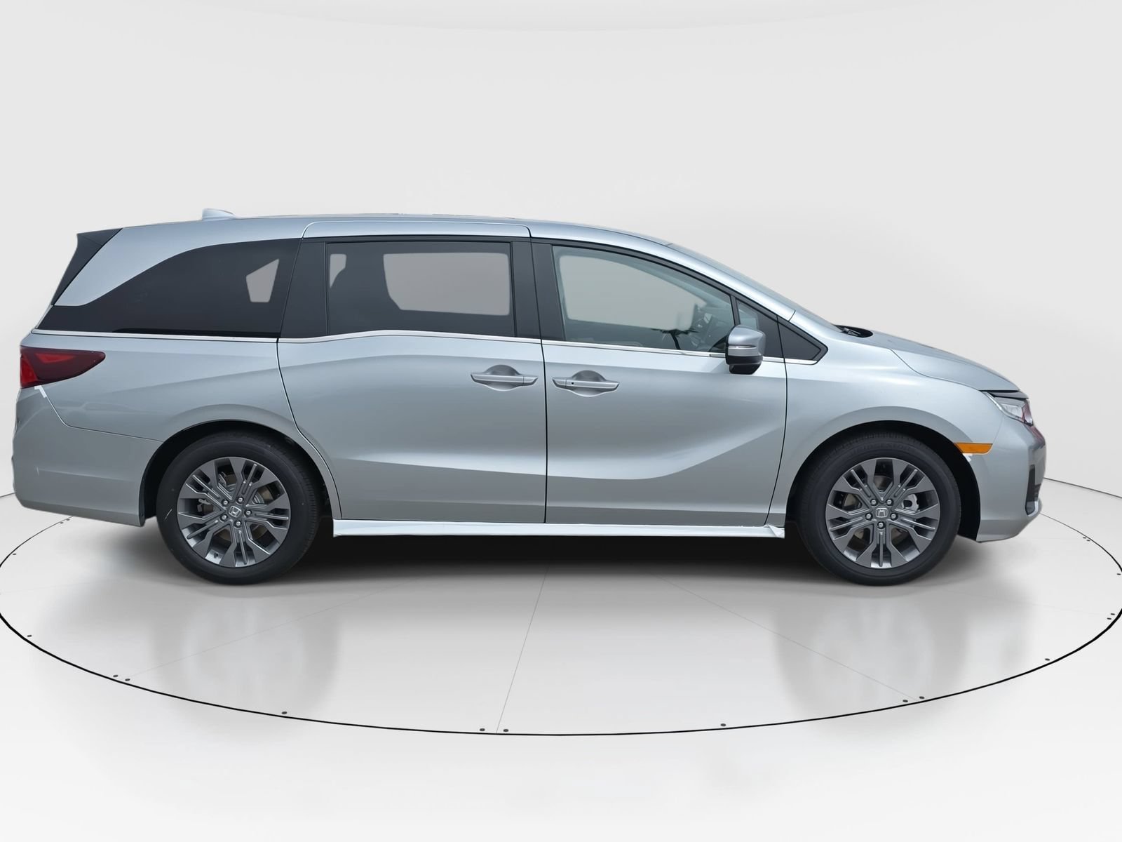 New 2026 Honda Odyssey Touring image 4