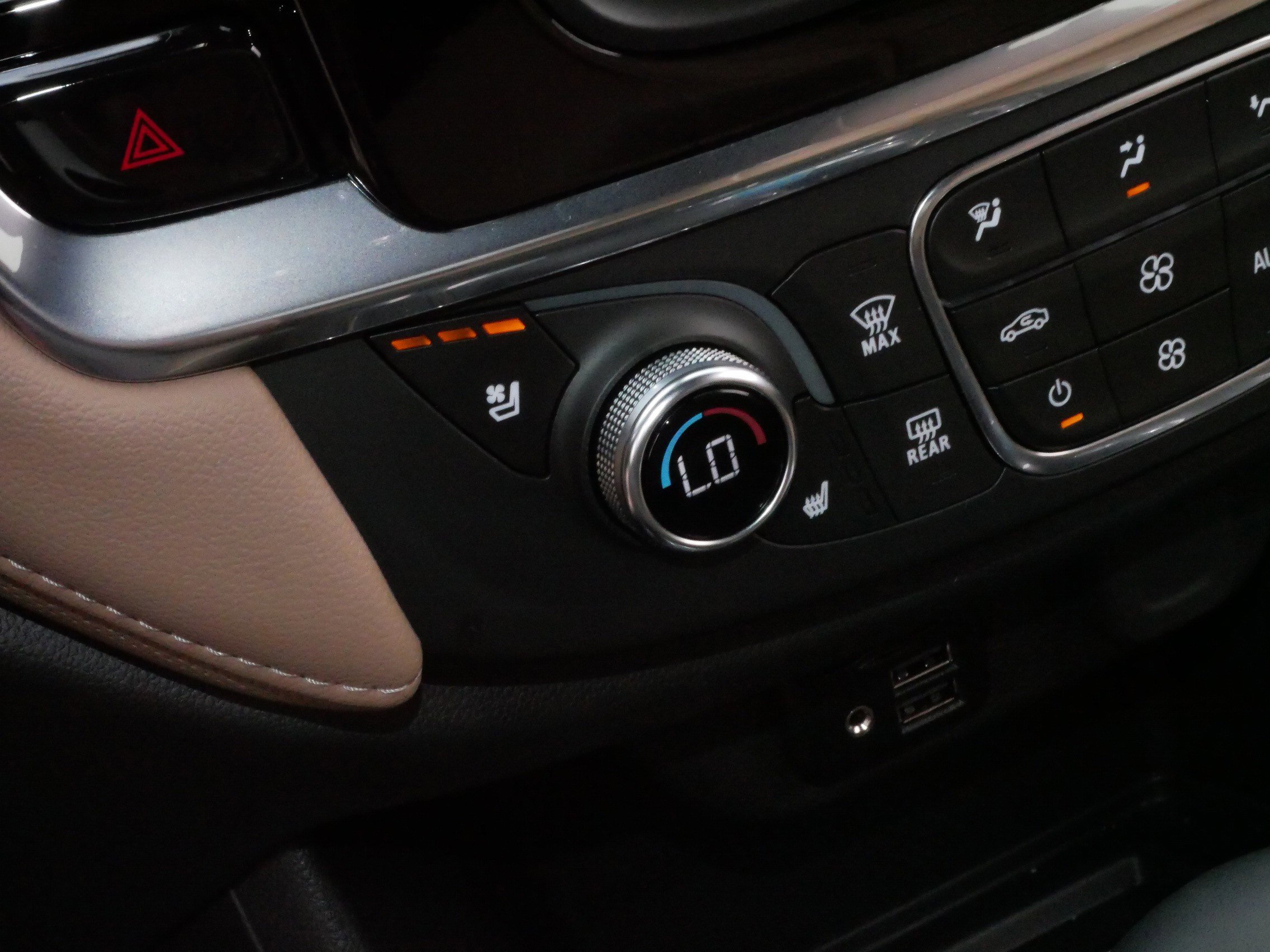 Used 2023 Chevrolet Traverse Premier image 30