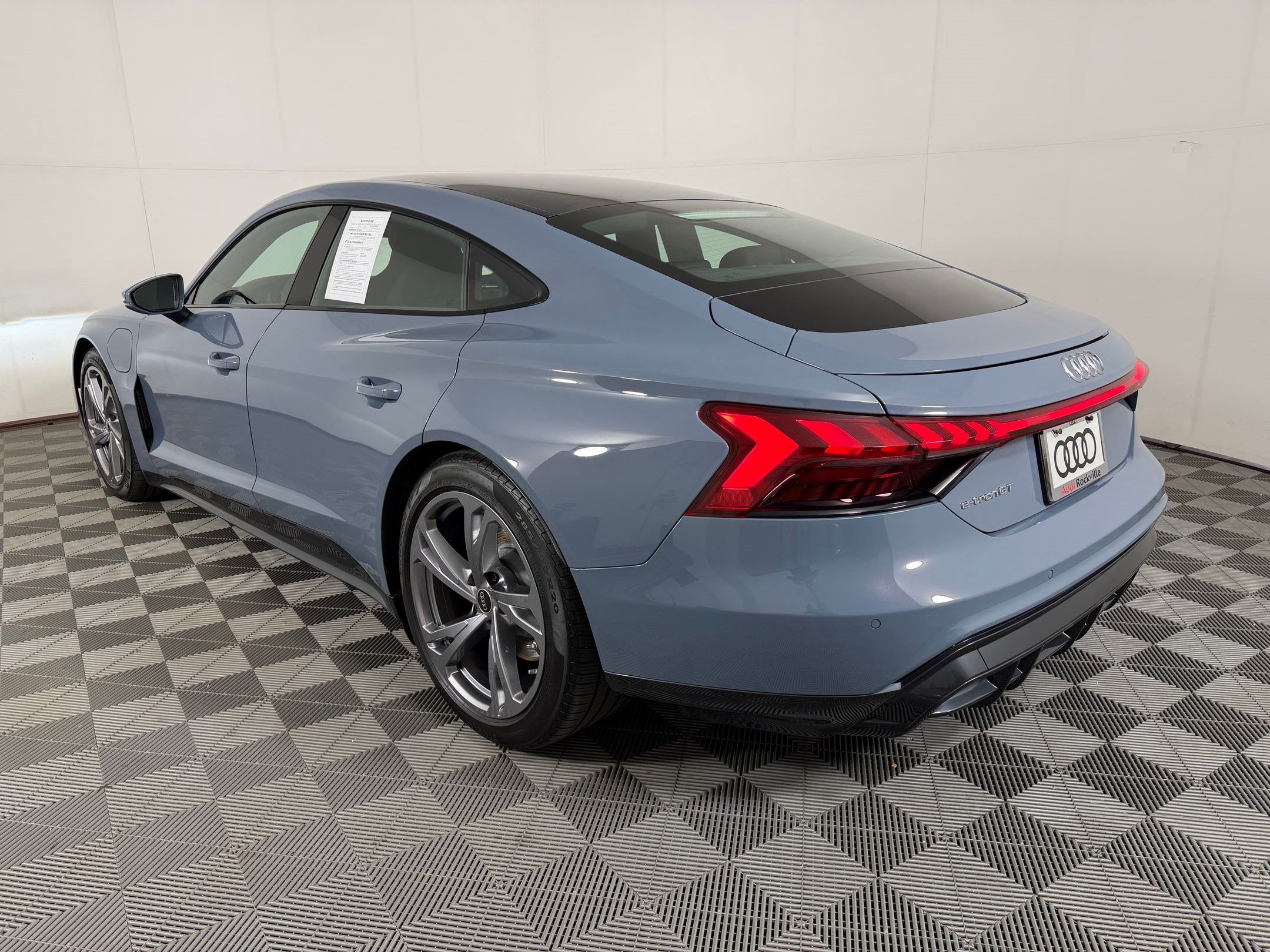 Used 2023 Audi e-tron GT Premium Plus AWD/4WD image 3