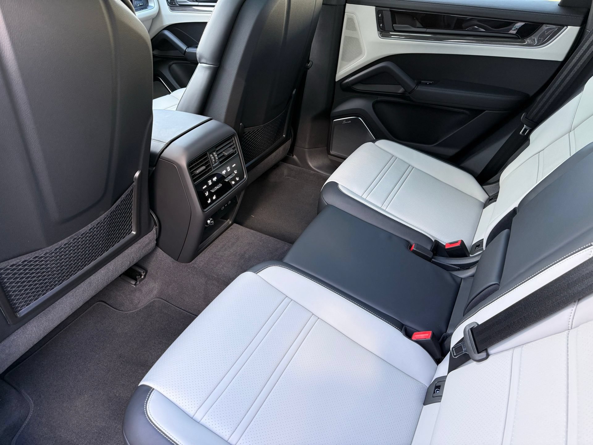 New 2026 Porsche Cayenne Turbo AWD/4WD image 28