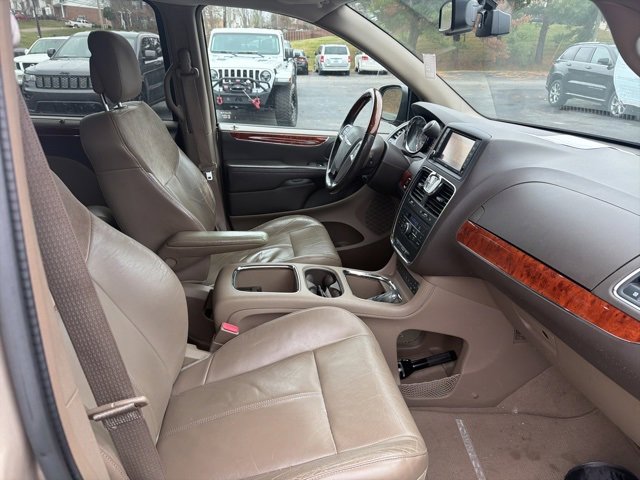 Used 2012 Chrysler Town & Country Limited w/ Luxury Group image 7