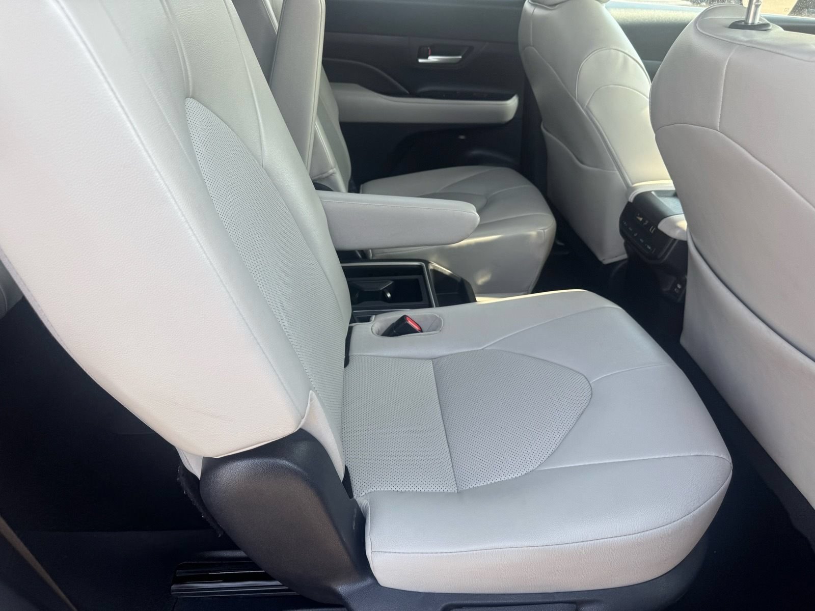 Used 2025 Toyota Grand Highlander AWD image 18