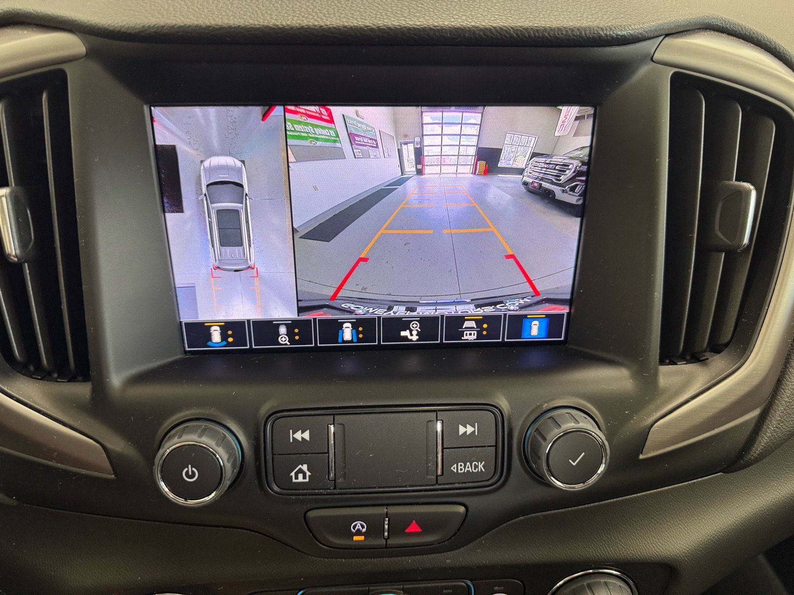 Certified 2023 GMC Terrain AT4 w/ Infotainment Package II AWD/4WD image 23