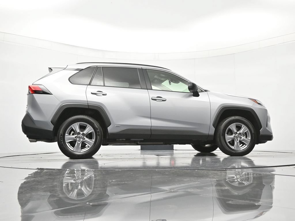 Used 2025 Toyota RAV4 LE AWD/4WD image 39