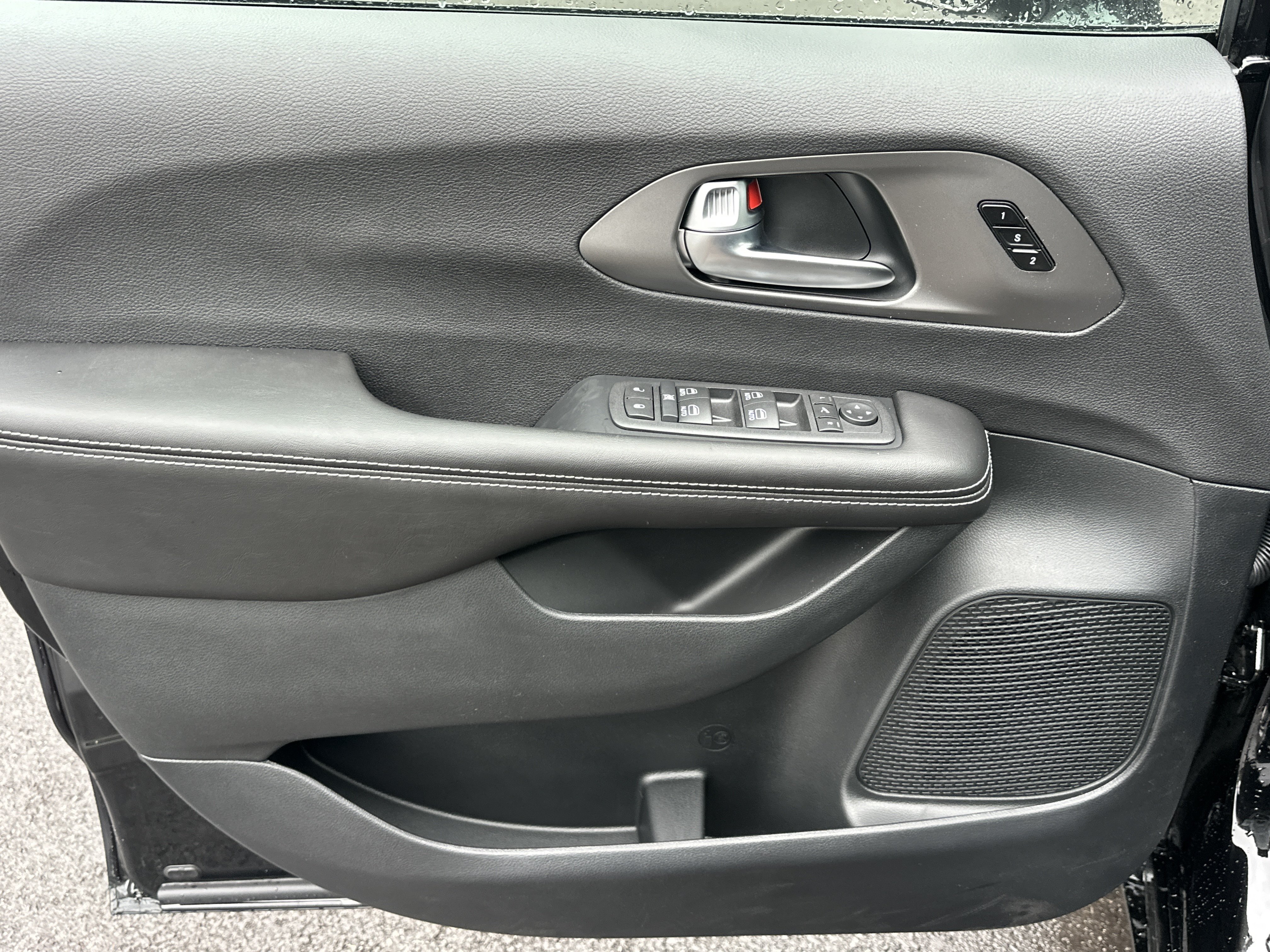 New 2027 Chrysler Pacifica Limited FWD image 28