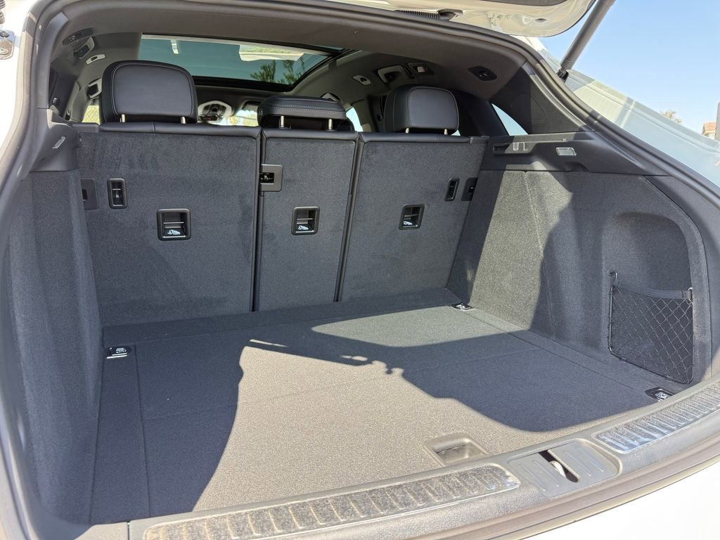Used 2025 Porsche Macan image 33