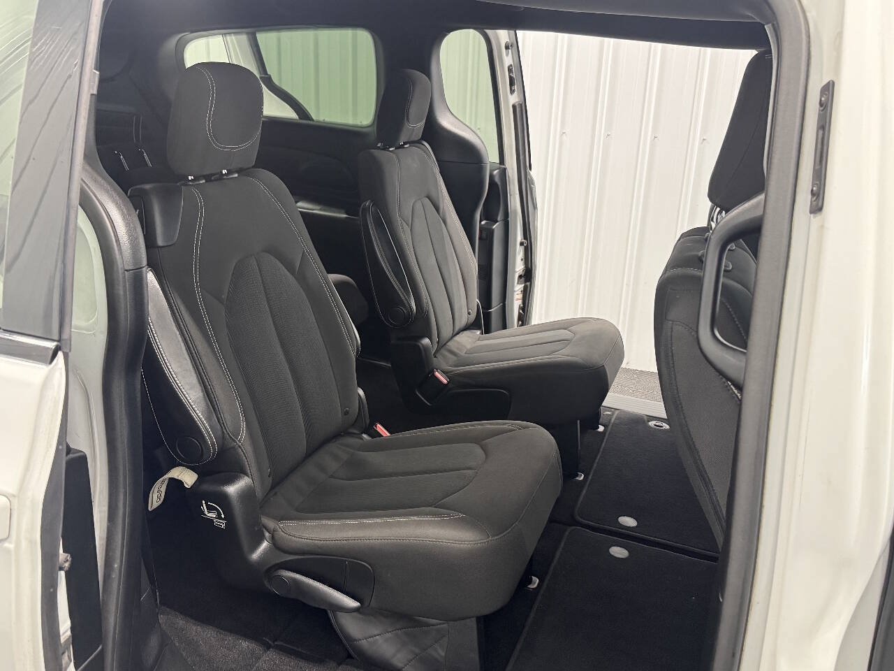 Used 2018 Chrysler Pacifica Touring Plus w/ S Appearance Package FWD image 16