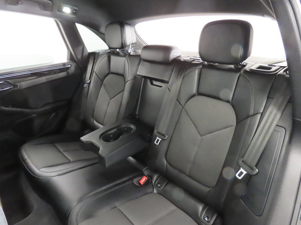 Certified 2026 Porsche Macan AWD/4WD image 42