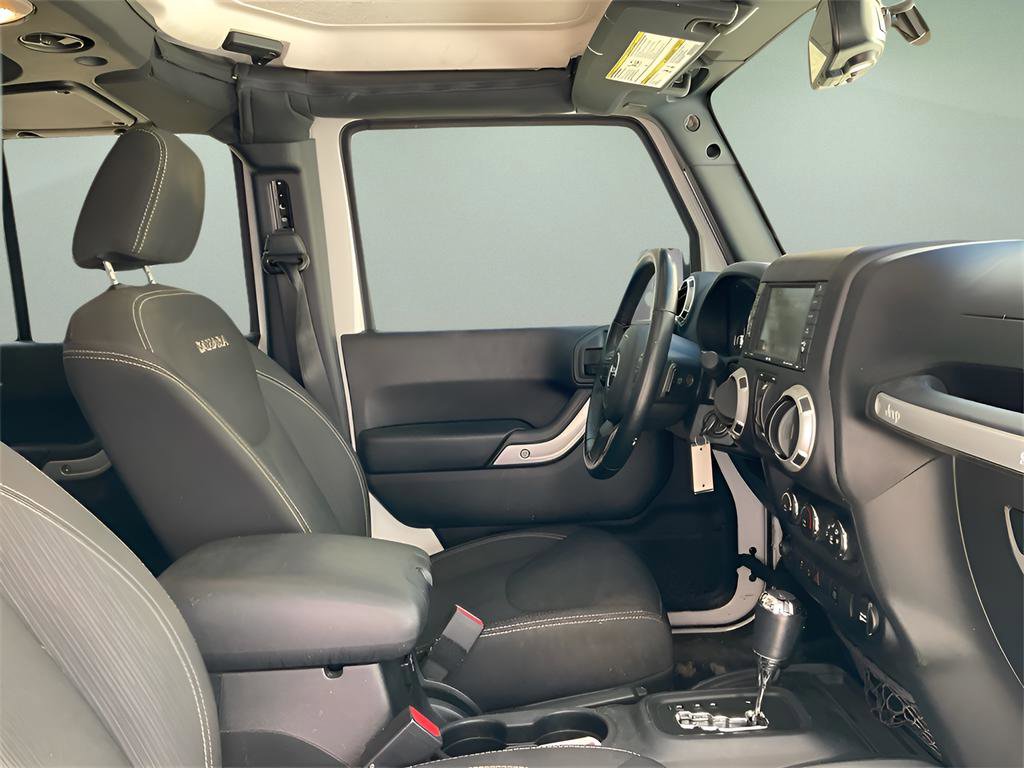 Used 2016 Jeep Wrangler Unlimited Sahara w/ Connectivity Group image 15