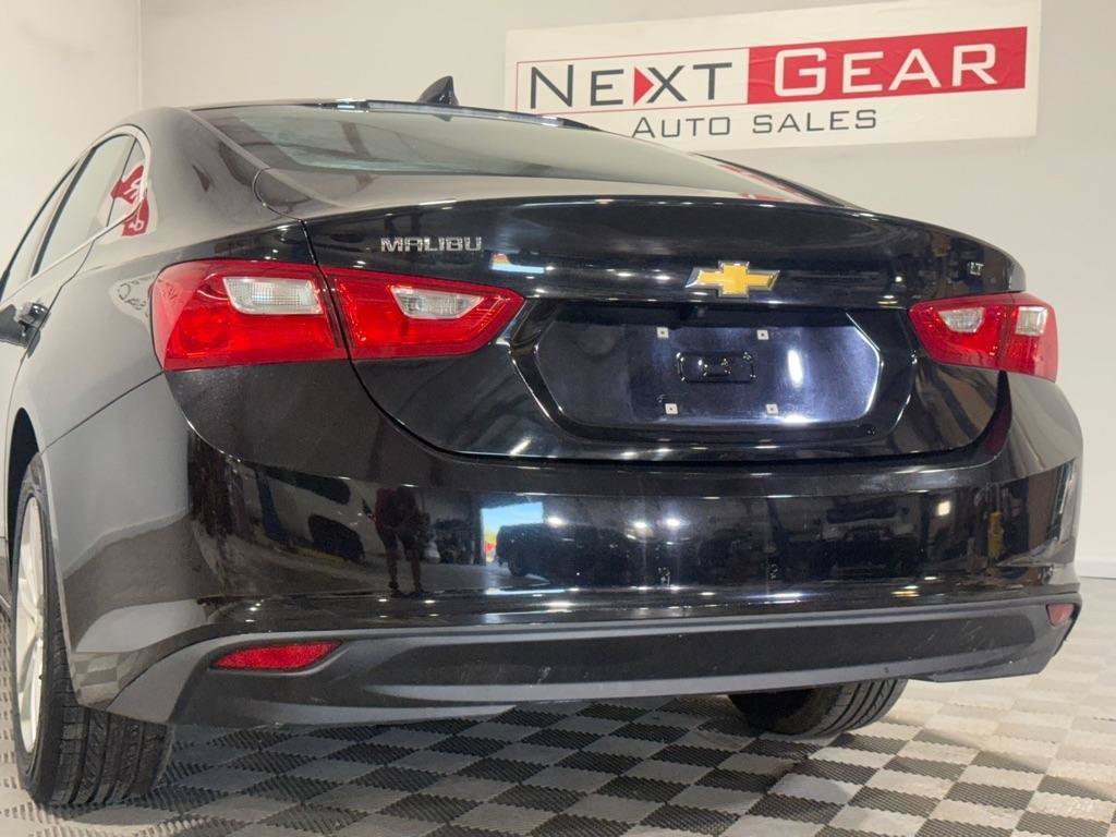 Used 2017 Chevrolet Malibu LT FWD image 7