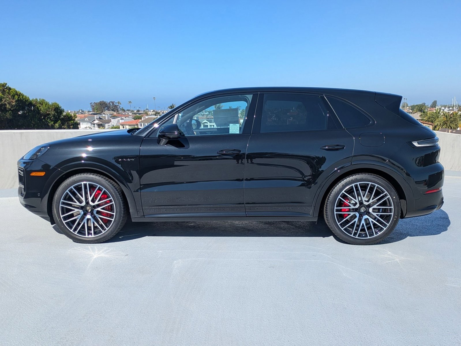 New 2025 Porsche Cayenne Turbo video 2
