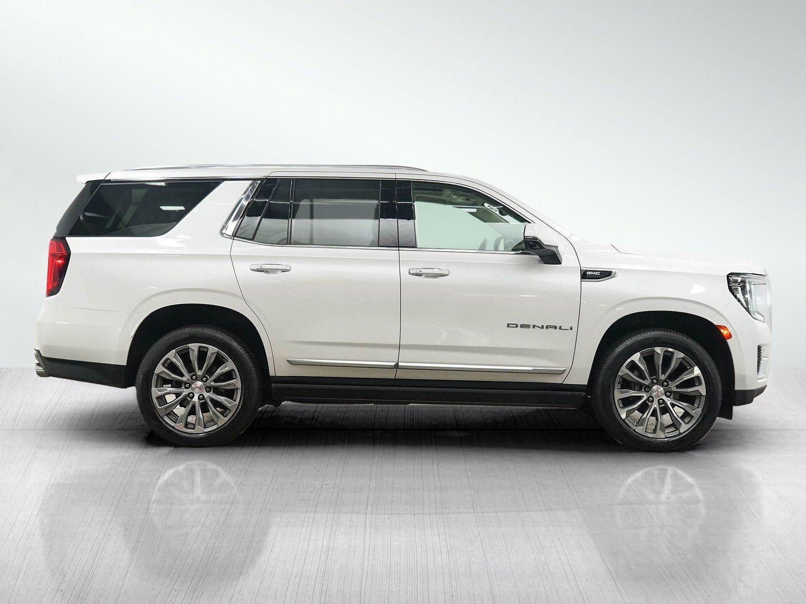 Used 2021 GMC Yukon Denali w/ Denali Premium Package AWD/4WD image 6