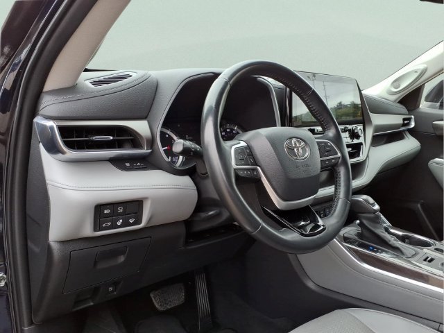 Used 2022 Toyota Highlander Limited AWD/4WD image 13