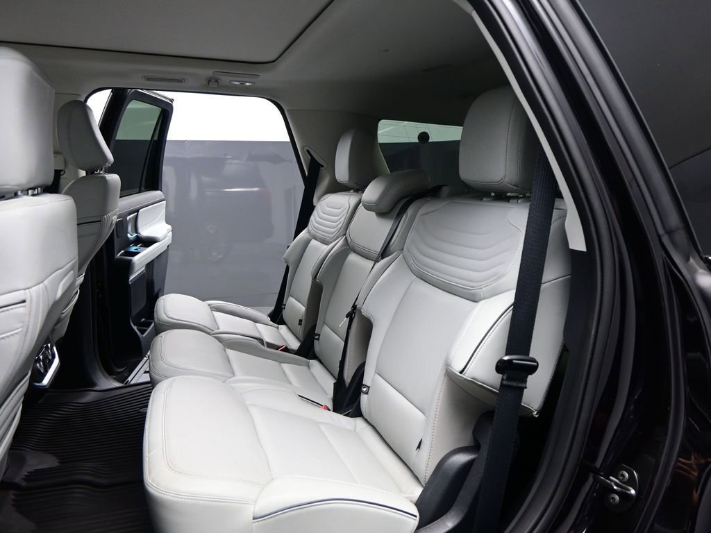 Used 2025 Ford Expedition Platinum w/ Platinum Ultimate Package image 27