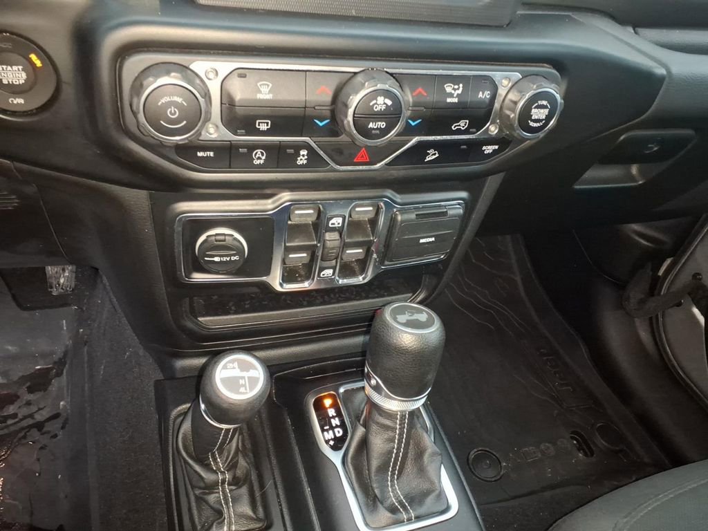 Used 2021 Jeep Wrangler Unlimited Sahara AWD/4WD image 18