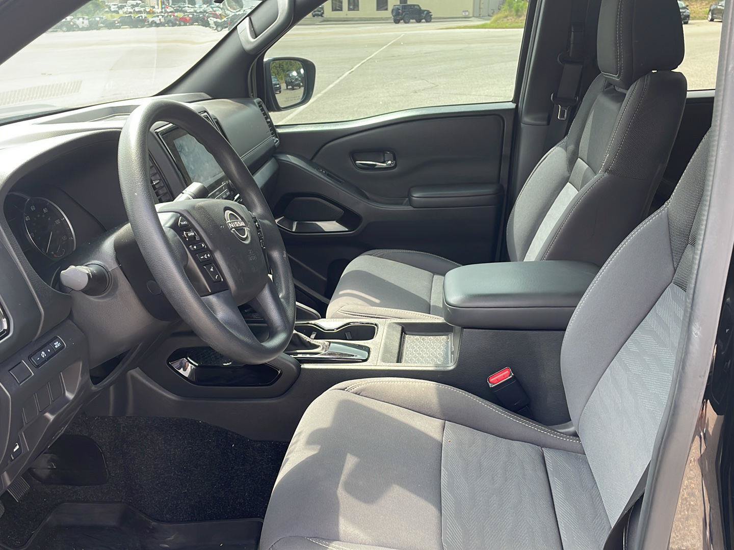 Used 2023 Nissan Frontier SV w/ Midnight Edition Package AWD/4WD image 8