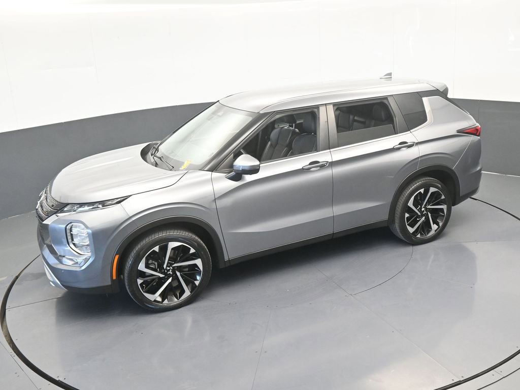 Used 2022 Mitsubishi Outlander SE image 42