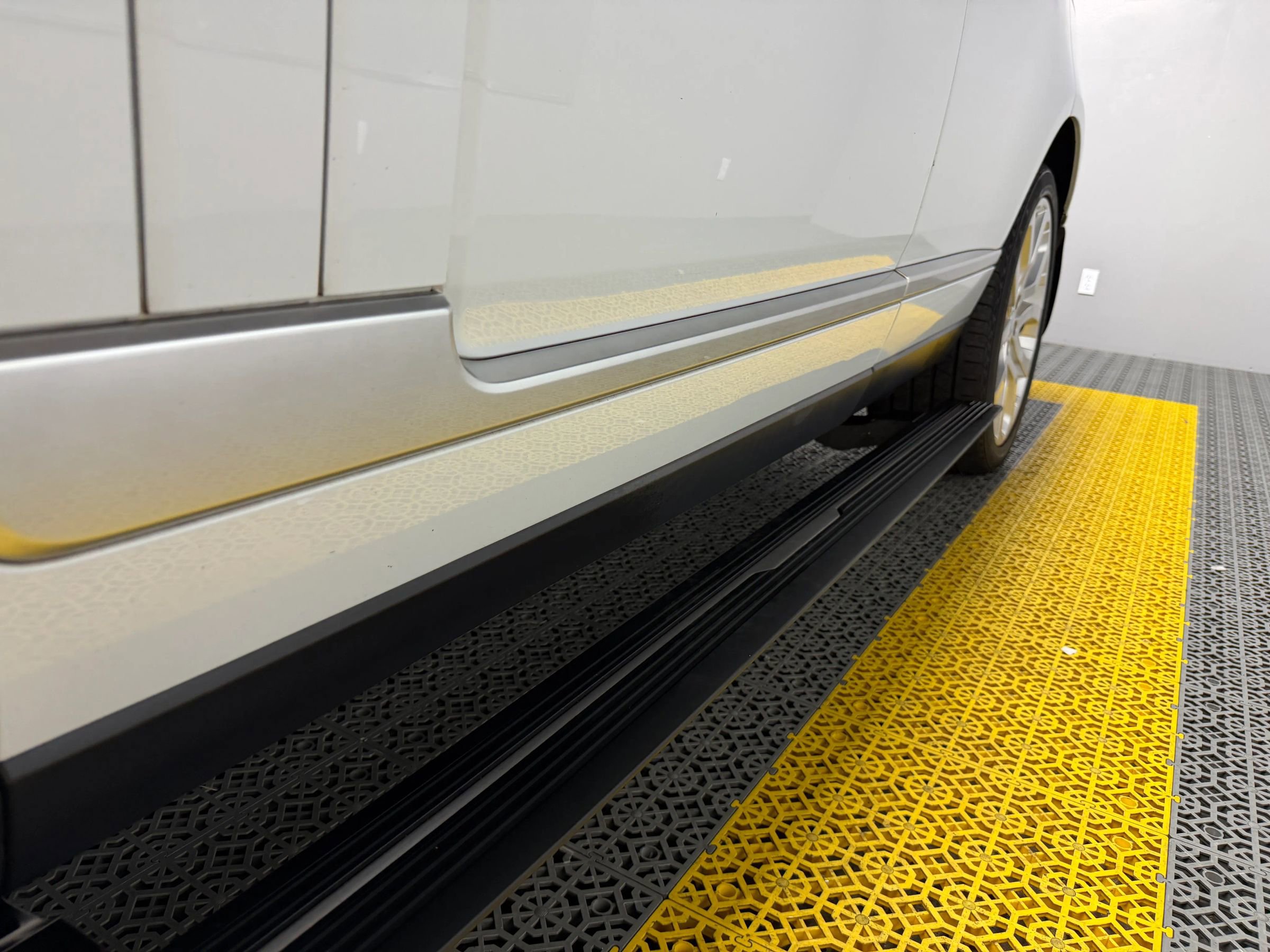 Used 2017 Land Rover Range Rover HSE image 43