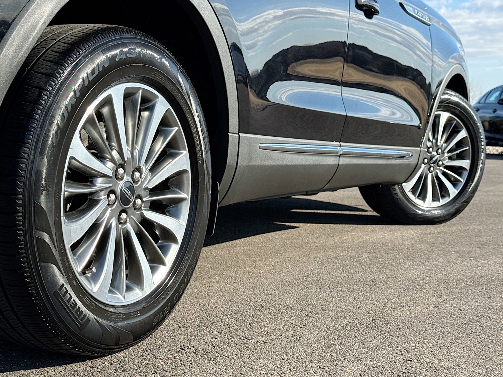 Used 2019 Lincoln Nautilus Select image 16