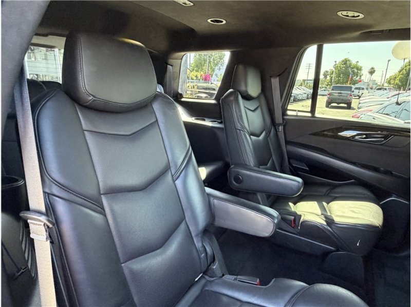 Used 2016 Cadillac Escalade Platinum AWD/4WD image 32