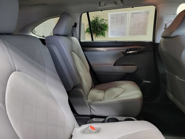 Used 2021 Toyota Highlander Platinum AWD/4WD image 15