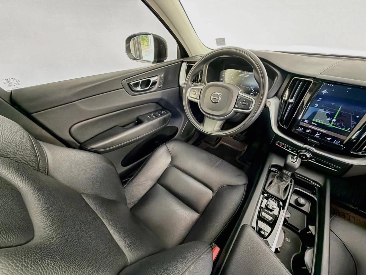Used 2018 Volvo XC60 T5 Momentum w/ Convenience Package AWD/4WD image 11