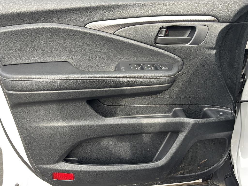 Used 2025 Honda Ridgeline Sport image 15