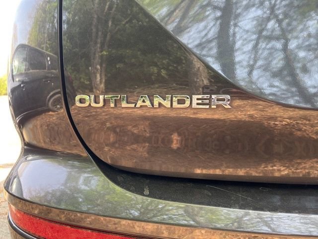 Used 2025 Mitsubishi Outlander SE image 26