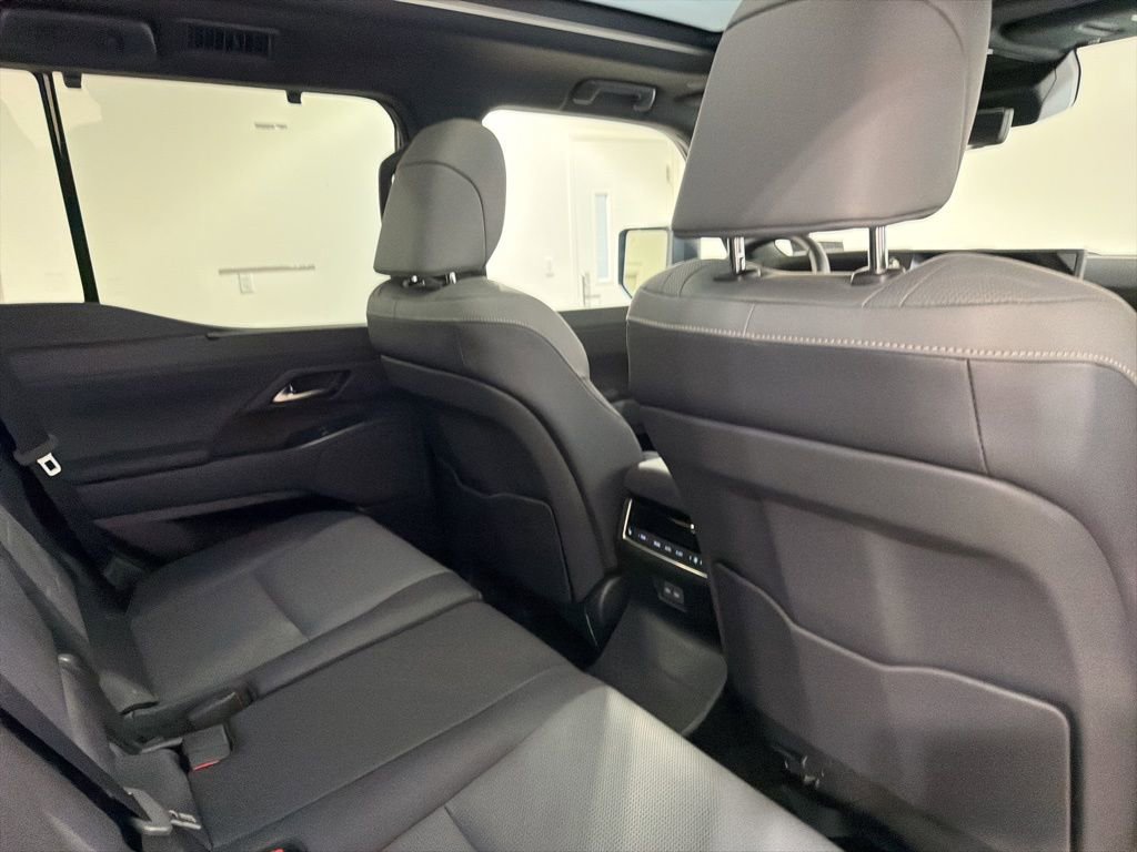 Used 2025 Lexus GX 550 w/ Accessory Package (2T) image 27