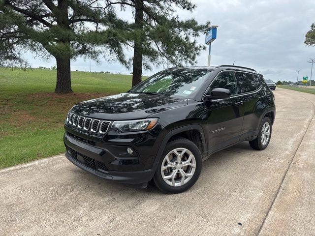 Used 2024 Jeep Compass Latitude image 4