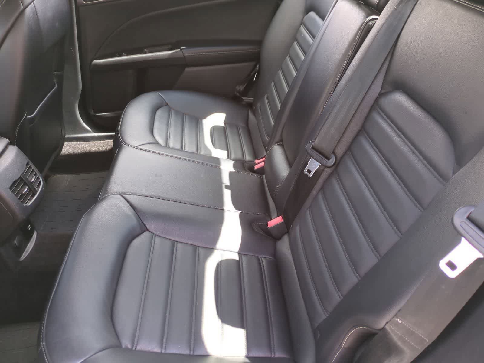 Used 2017 Ford Fusion SE w/ Fusion SE Technology Package FWD image 19