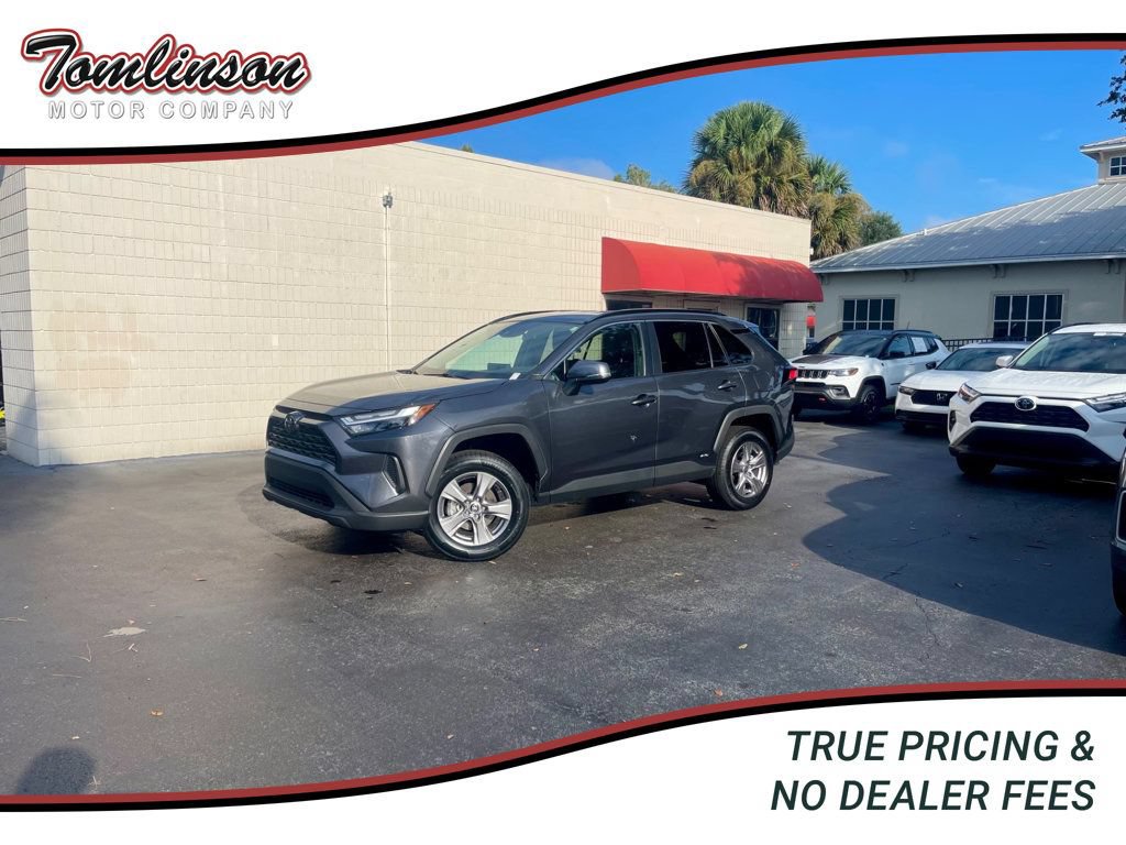 Used 2025 Toyota RAV4 XLE AWD/4WD image 1